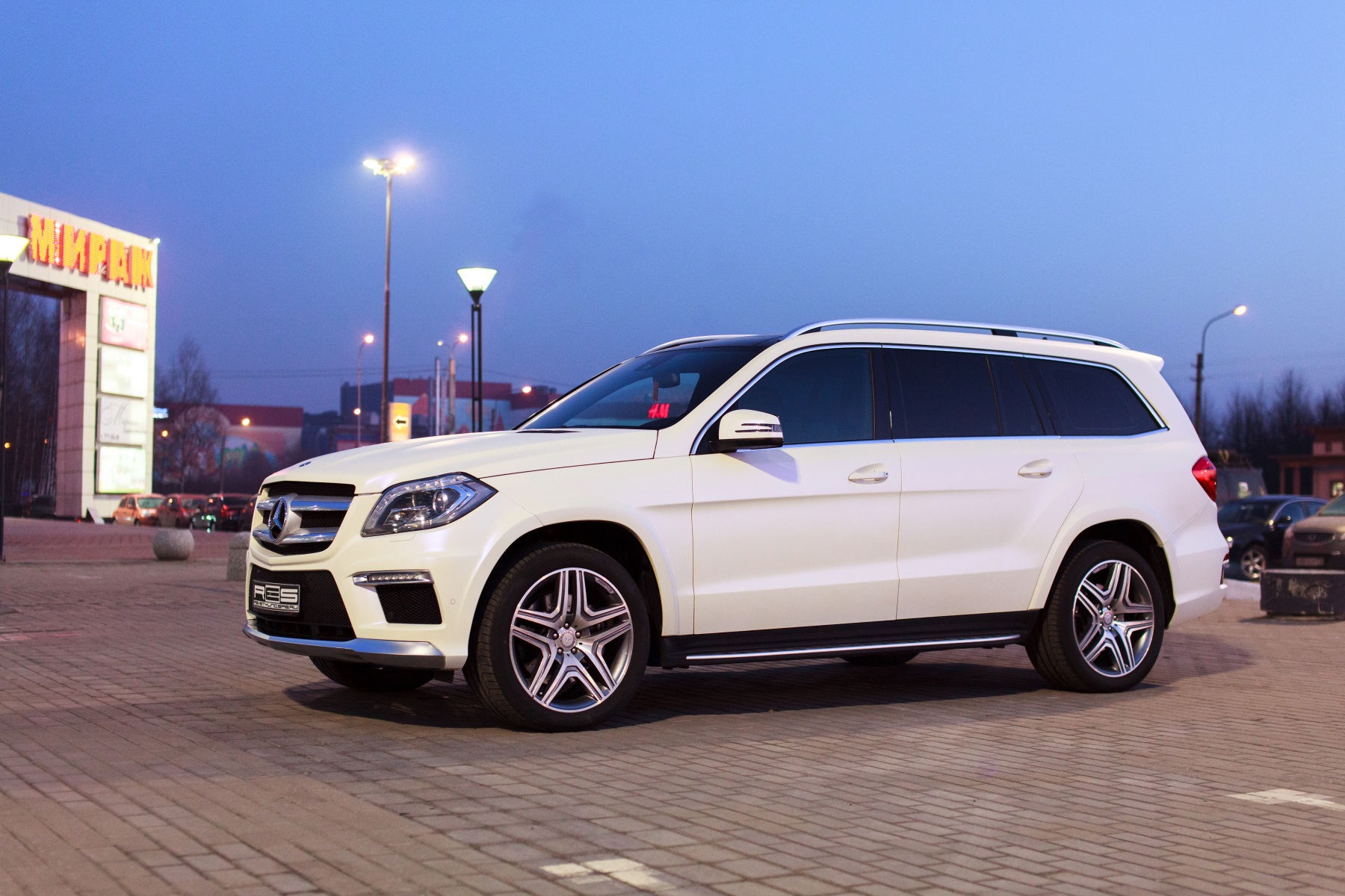 Mercedes gl 400. Mercedes gl 400 AMG. Mercedes gl 500 AMG белый. Мерседес gl 400 белый.